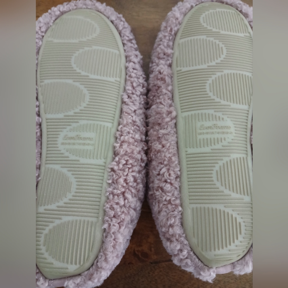 Everfoams Cozy Pink Fuzzy Slippers NWOT Size 9/10 - Picture 2 of 5